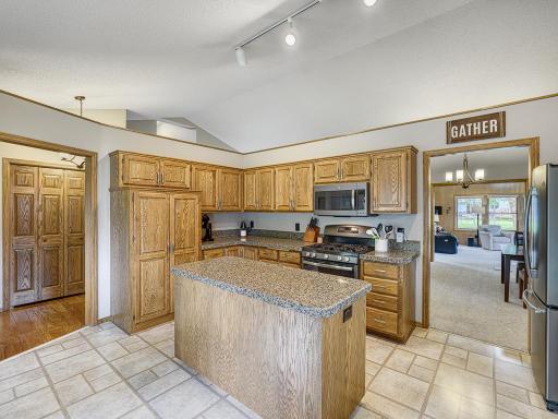 14 - Kitchen.jpg