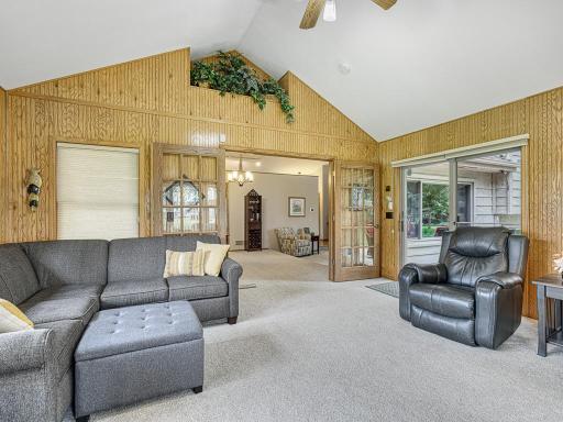18 - Sunroom.jpg