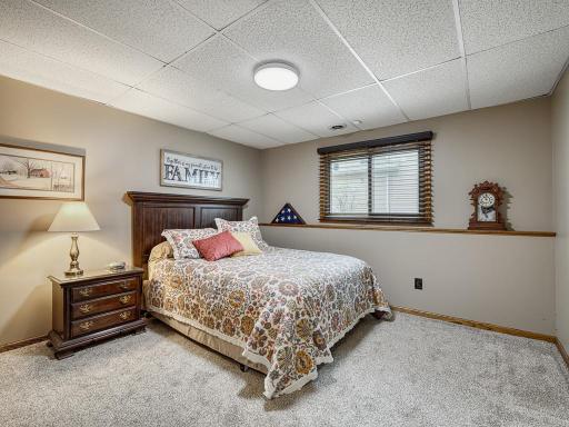 29 - Bedroom.jpg