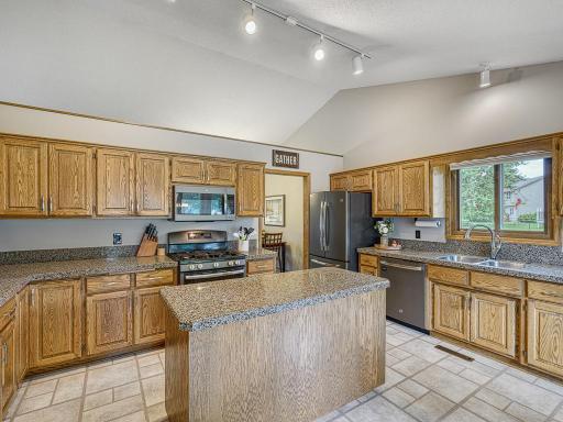 13 - Kitchen.jpg