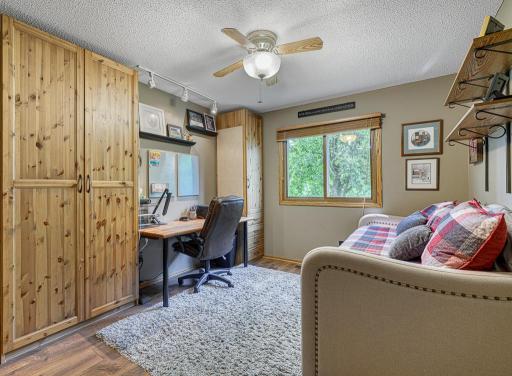 24 - Bedroom.jpg