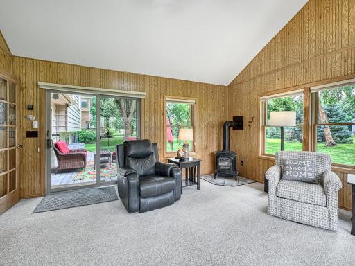 17 - Sunroom.jpg