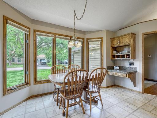 15 - Breakfast Area.jpg