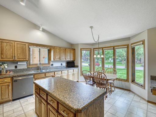 12 - Kitchen.jpg