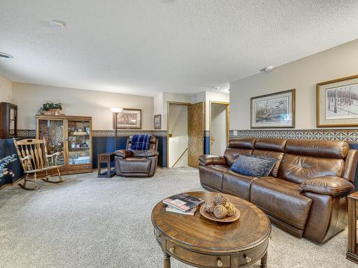 28 - Family Room.jpg