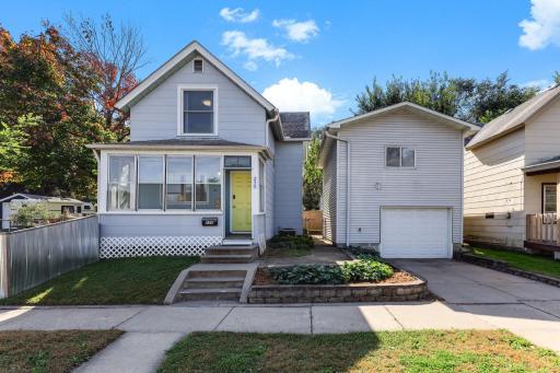 250 Rose Avenue W, Saint Paul, MN 55117
