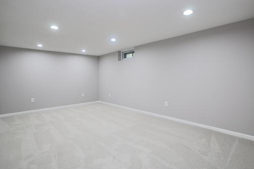 6727 Grimes Avenue N, Brooklyn Center, MN 55429