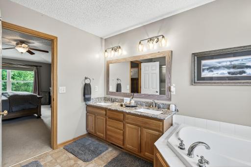 39_18614_Trott_Brook_Pkwy23_mls.jpg