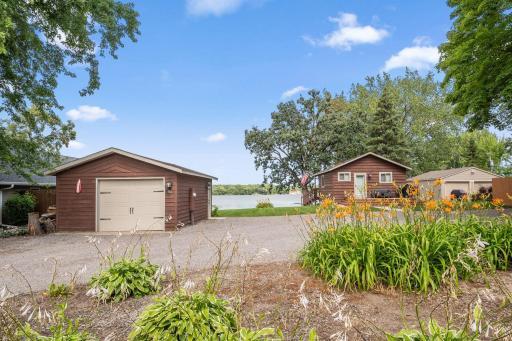 546 Lakeshore Circle, Annandale, MN 55302