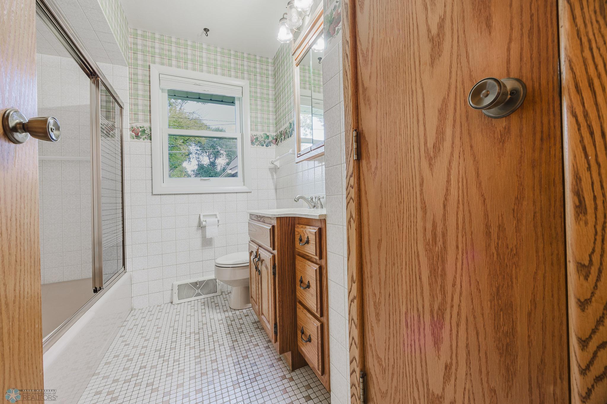 2012 7th St S, Moorhead, MN, 56560-19.jpg