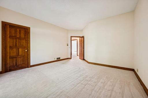350 Ruann Road, Wayzata, MN 55391