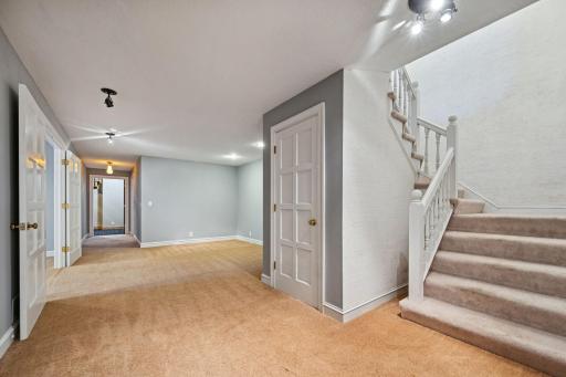 350 Ruann Road, Wayzata, MN 55391
