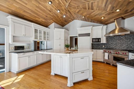 350 Ruann Road, Wayzata, MN 55391