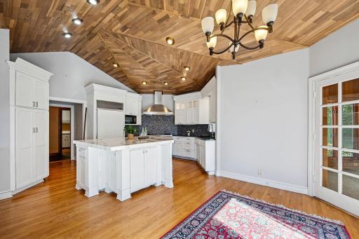 350 Ruann Road, Wayzata, MN 55391