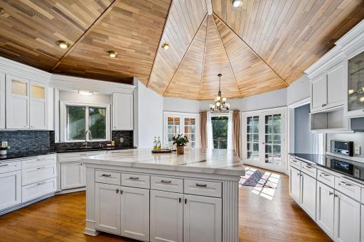 350 Ruann Road, Wayzata, MN 55391
