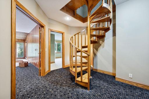 350 Ruann Road, Wayzata, MN 55391