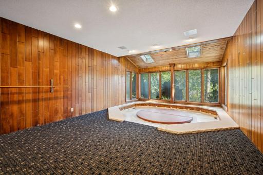 350 Ruann Road, Wayzata, MN 55391