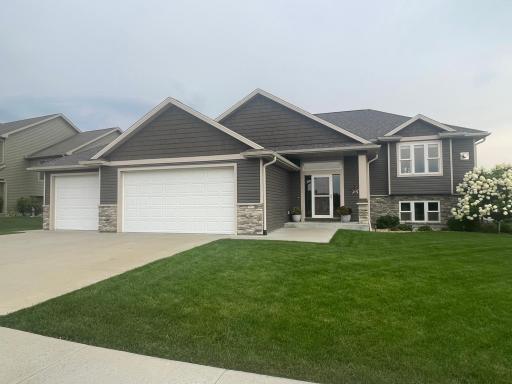 4609 Buckingham Drive NW, Rochester, MN 55901
