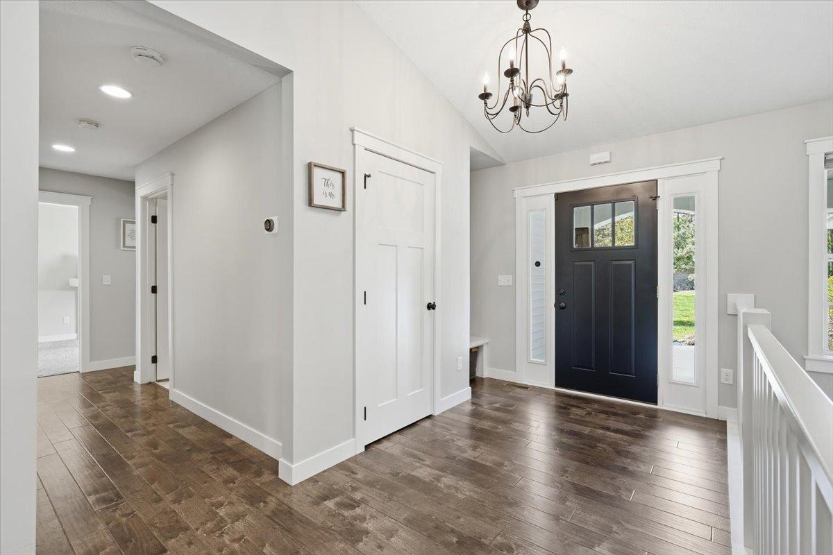 Pictures do not do this grand entrance justice, with plenty of storage to tuck away those jackets, shoes, etc.
