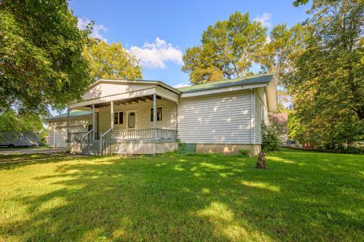 2 bed 1 bath home on a corner lot in Hector.