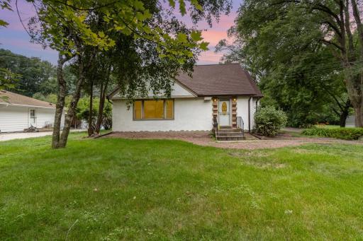 2911 Troseth Road, Saint Paul, MN 55113