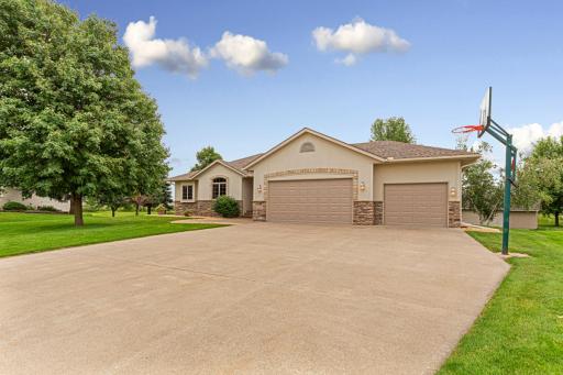 809 Horizon Court, Belle Plaine, MN 56011