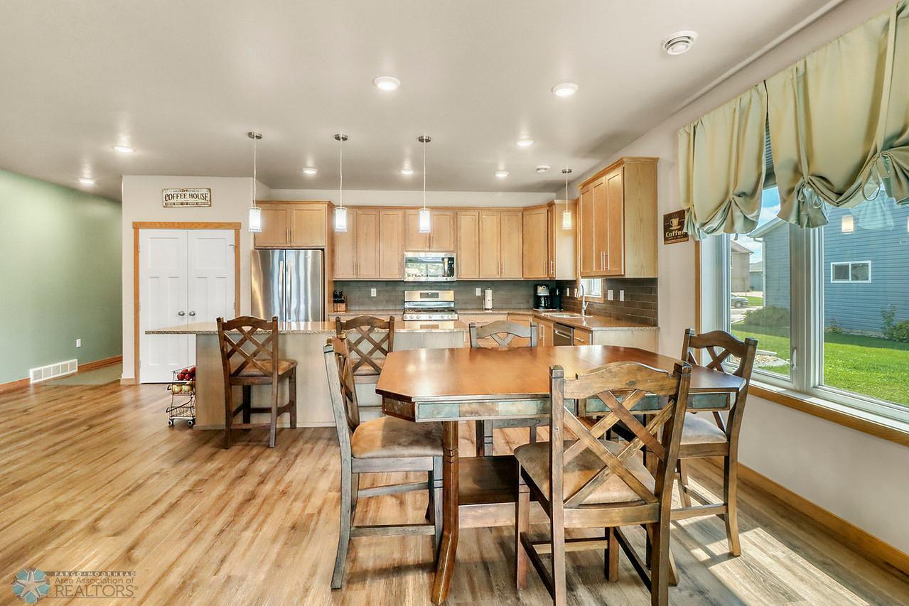 12Dining1_2-1280.JPG
