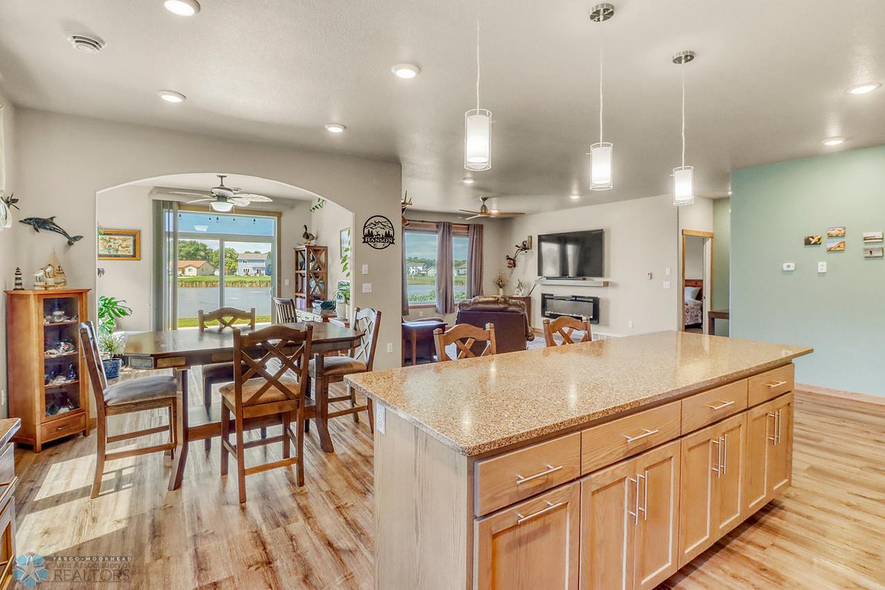 9Kitchen1_6-1280.JPG
