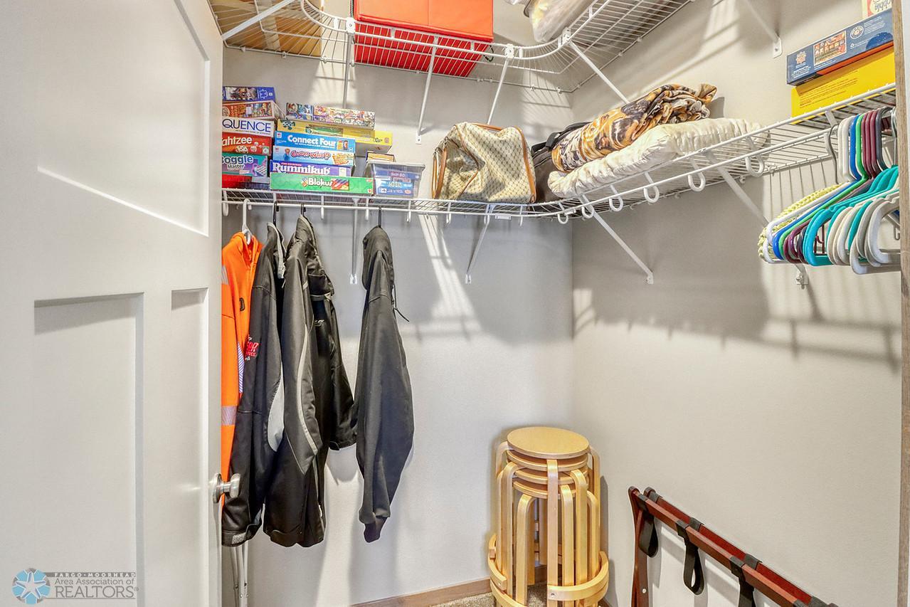 34Bedroom1_closet1_1-1280.JPG
