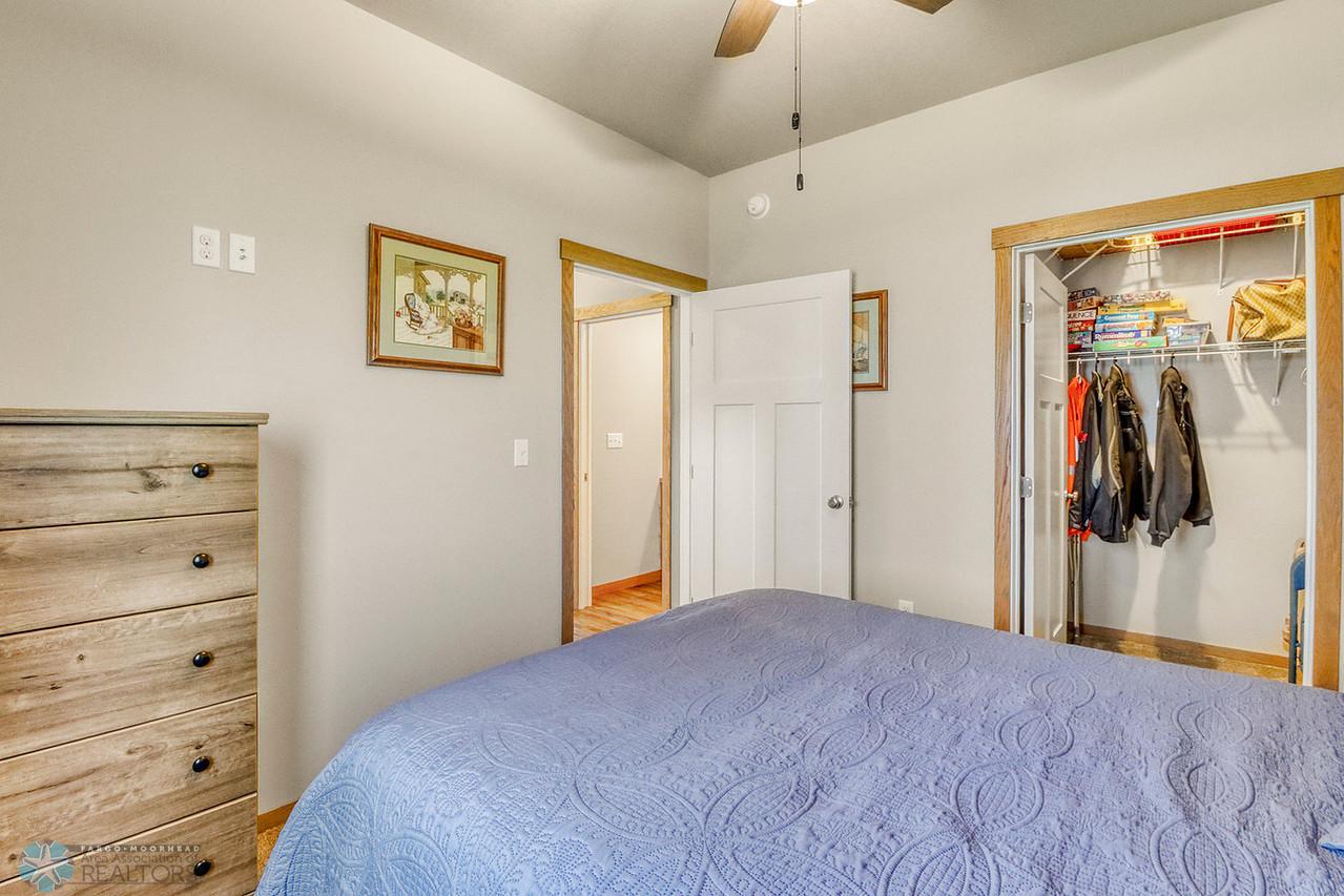 33Bedroom1_2-1280.JPG
