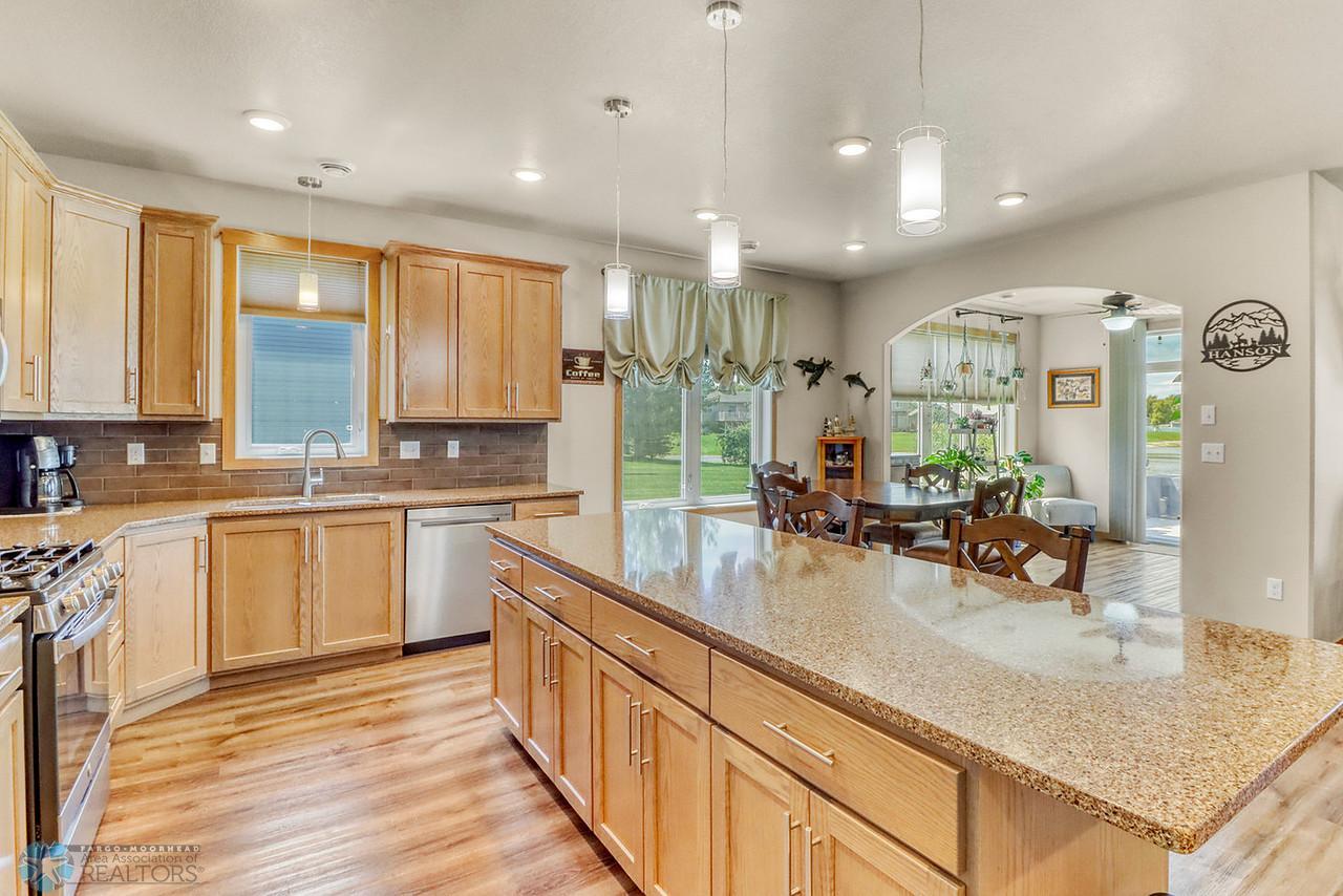 8Kitchen1_5-1280.JPG