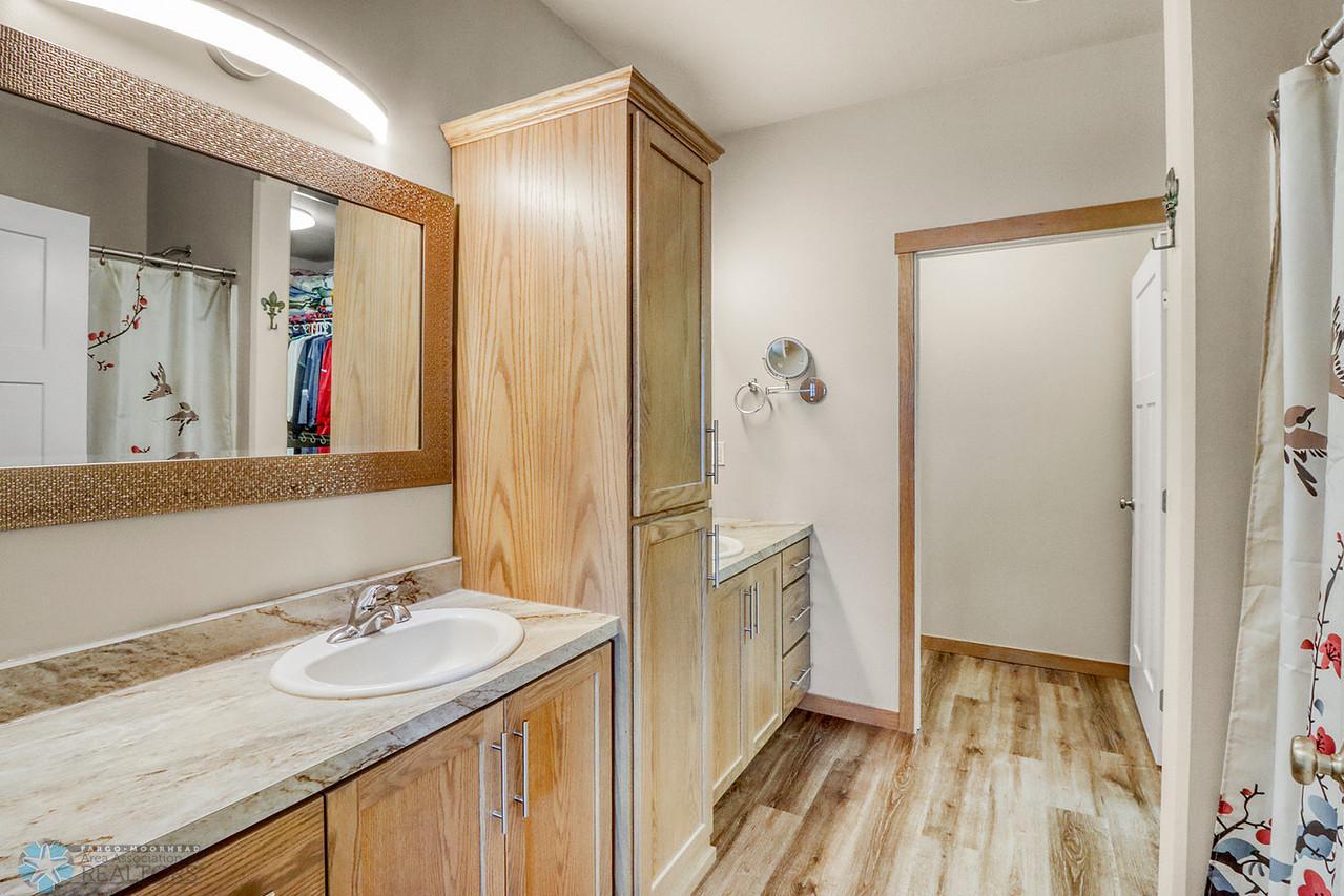 23Primary Bathroom1_0-1280.JPG
