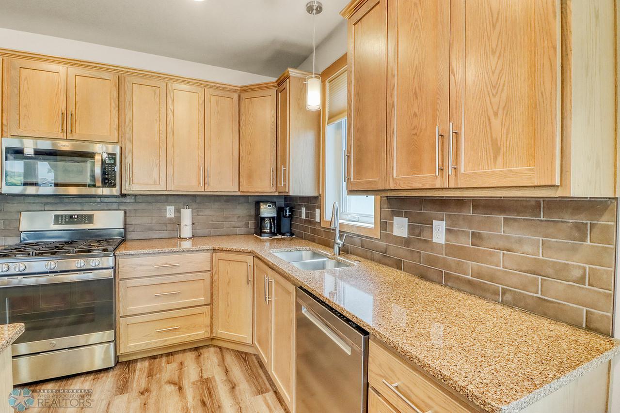 10Kitchen1_7-1280.JPG