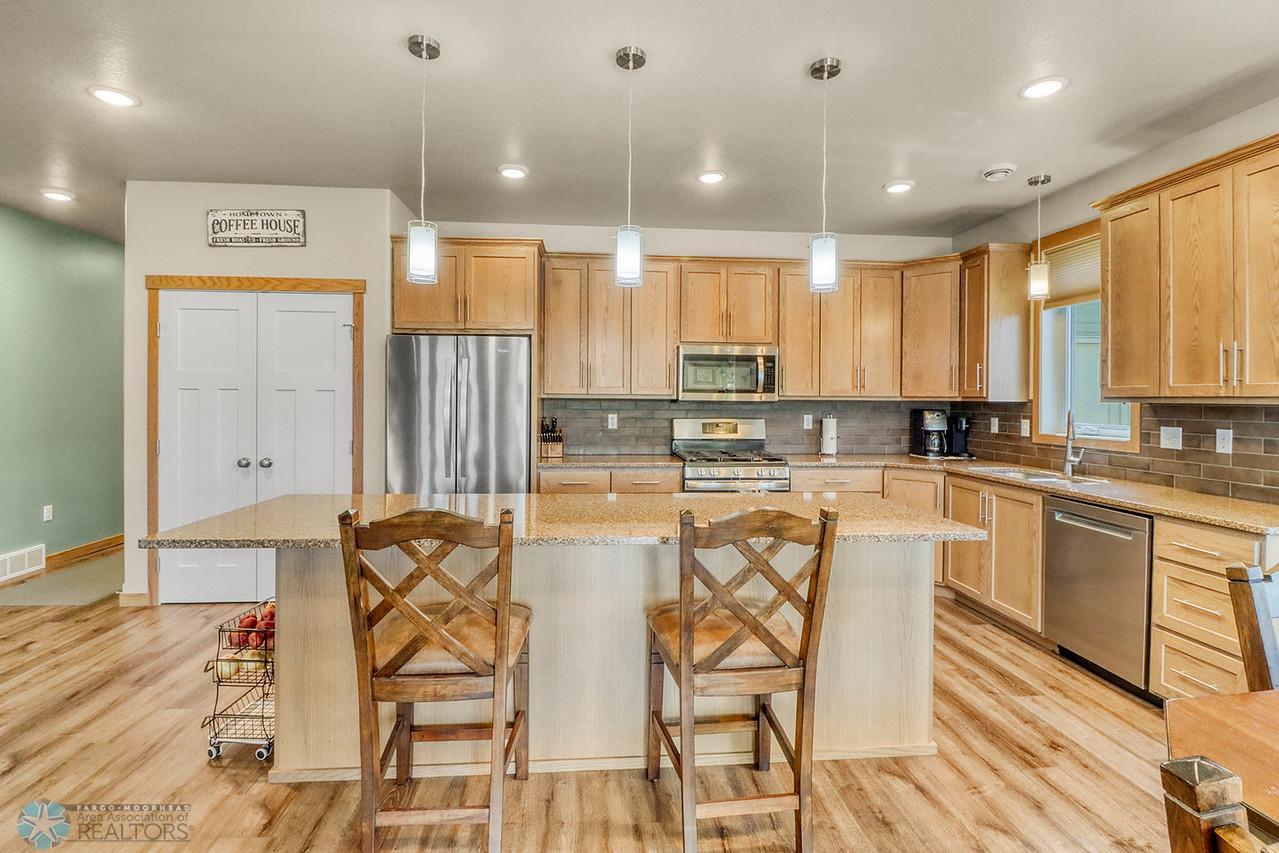 6Kitchen1_2-1280.JPG