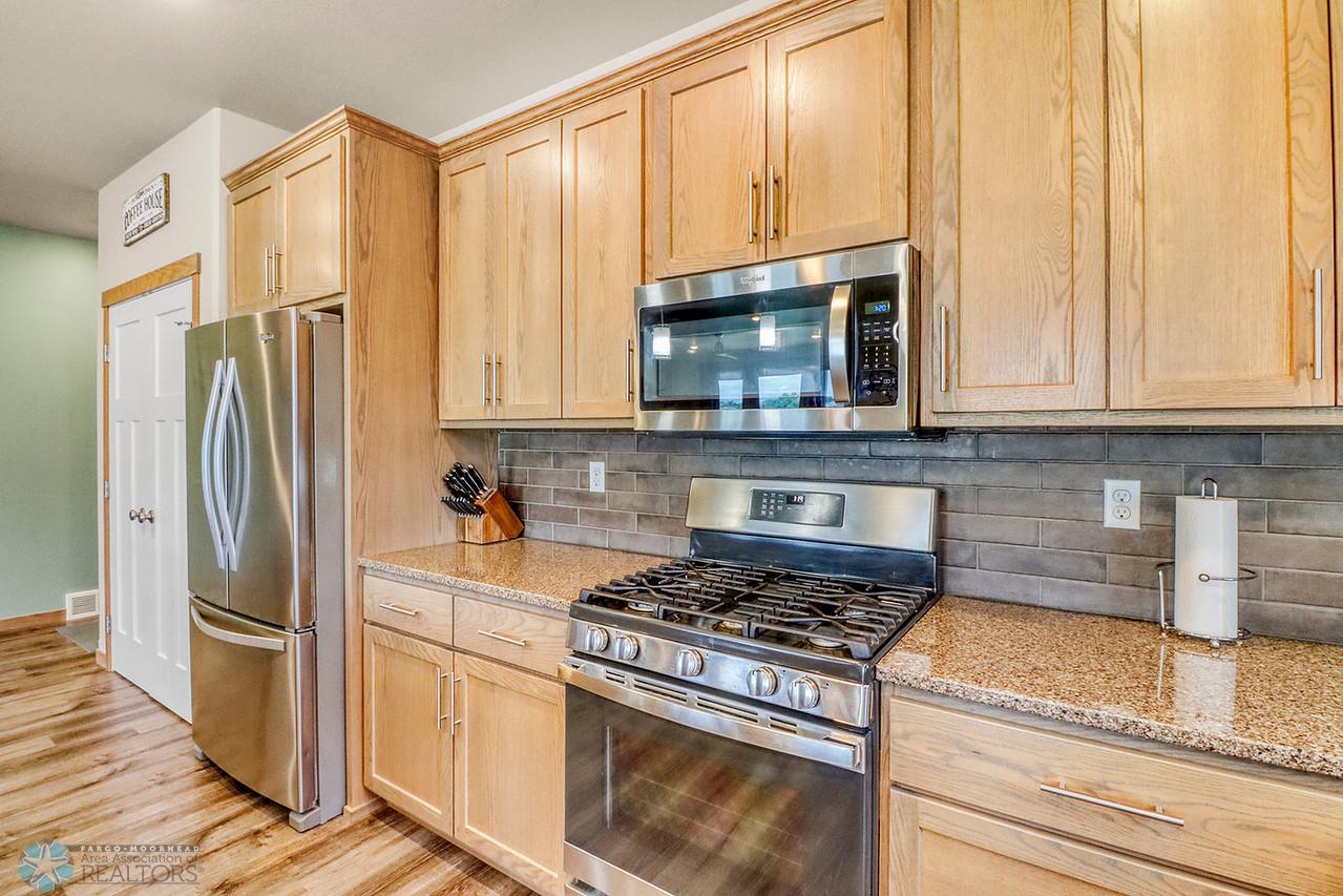 7Kitchen1_4-1280.JPG