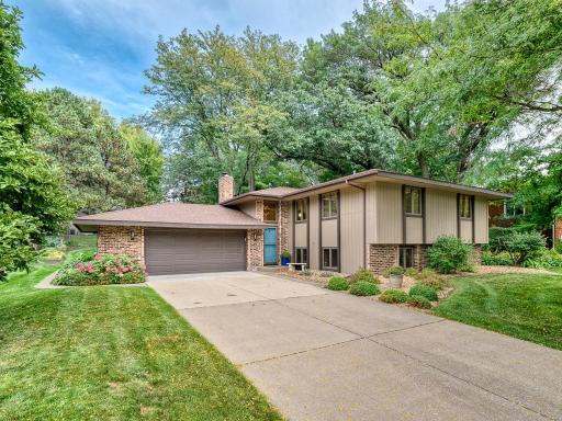 Desirable and convenient Mendota Heights location!