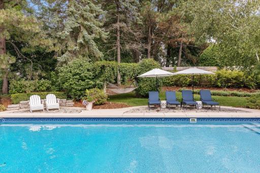 27 Circle W, Edina, MN 55436