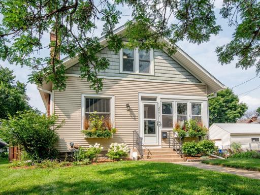 2077 Selby Avenue, Saint Paul, MN 55104