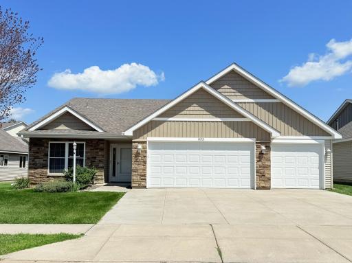 Spacious Detached Townhome – All on One Level!