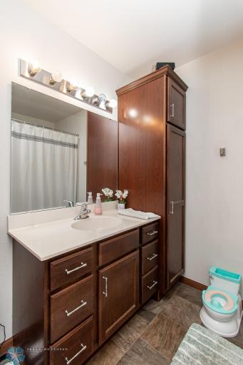 2132 ADMIRAL Drive W, West Fargo, ND 58078
