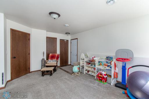 2132 ADMIRAL Drive W, West Fargo, ND 58078