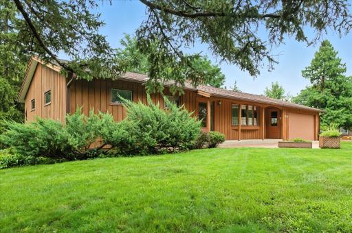 2726 Lakeview Avenue, Saint Paul, MN 55113