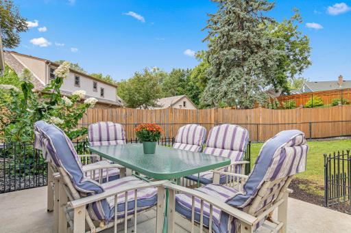 Can't you just picture enjoying company in this space?