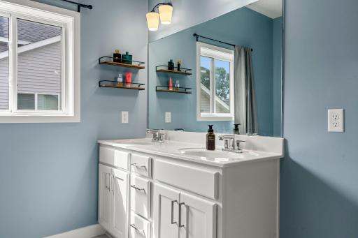 30-web-or-mls-5601 Upper 179th St W-77.jpg