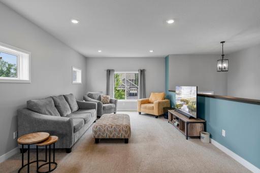 13-web-or-mls-5601 Upper 179th St W-23.jpg