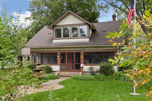 Welcome to 4906 Johnson Ave which is just one block from White Bear Lake and the scenic walking trail on Lake Avenue!