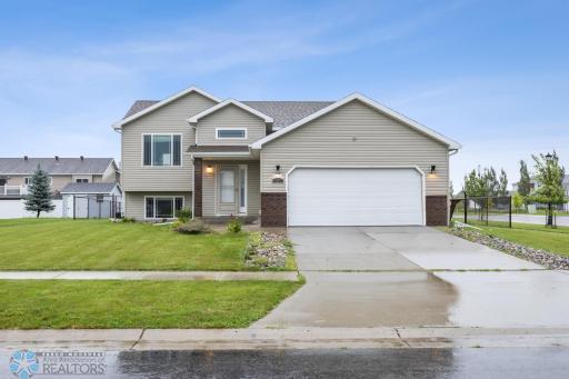 2812 Umber Court S, Fargo, ND 58104