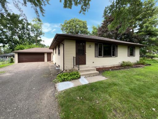 8000 Del Drive N, Minneapolis, MN 55428