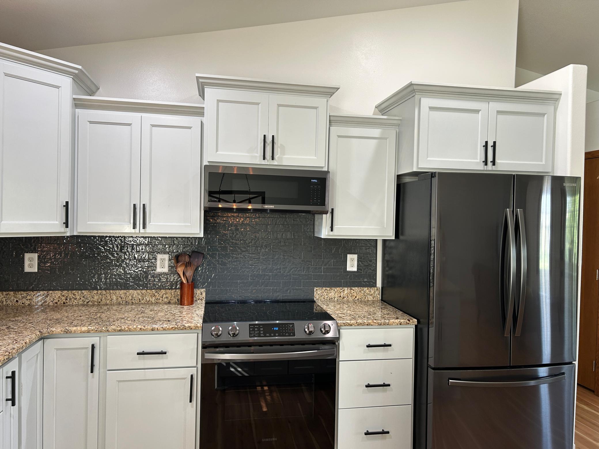 New Appliances And Back Splash.JPG