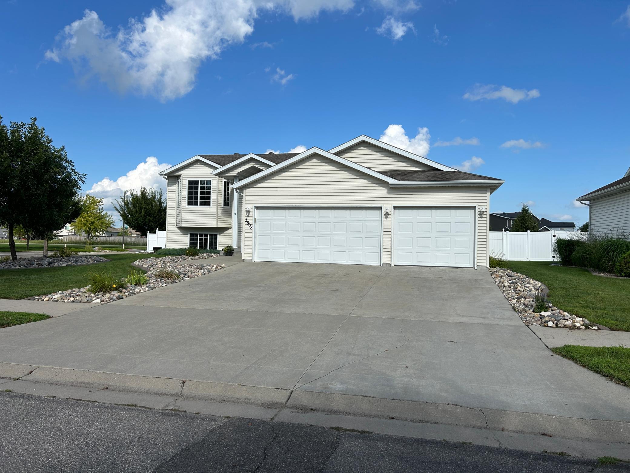 Oversize Three Car Garage.JPG